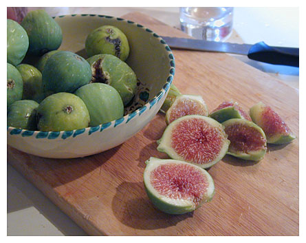 Making Umbrian figs into fig marmalade